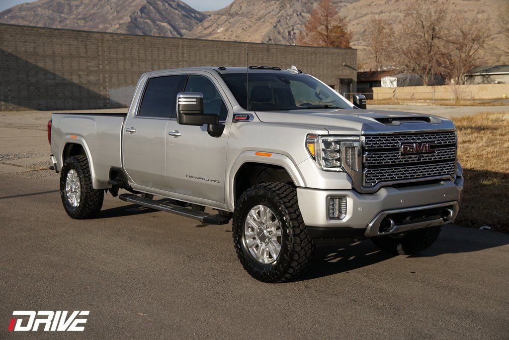 Used 2022 GMC Sierra 3500 Denali image 2