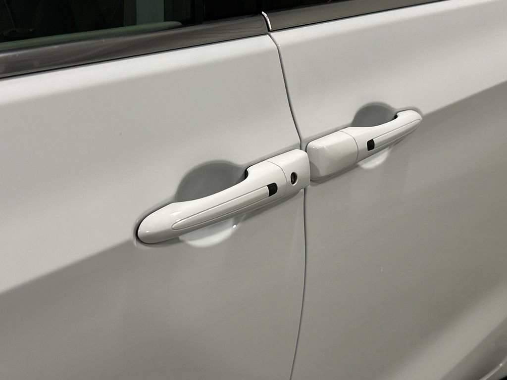 Used 2023 Chrysler Pacifica Touring-L FWD image 13