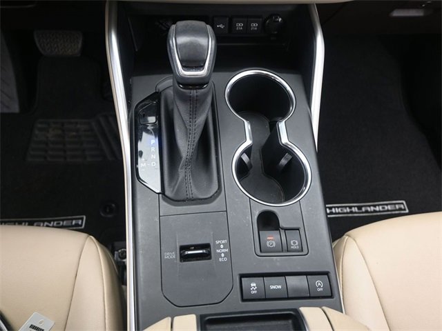 Used 2021 Toyota Highlander XLE image 7
