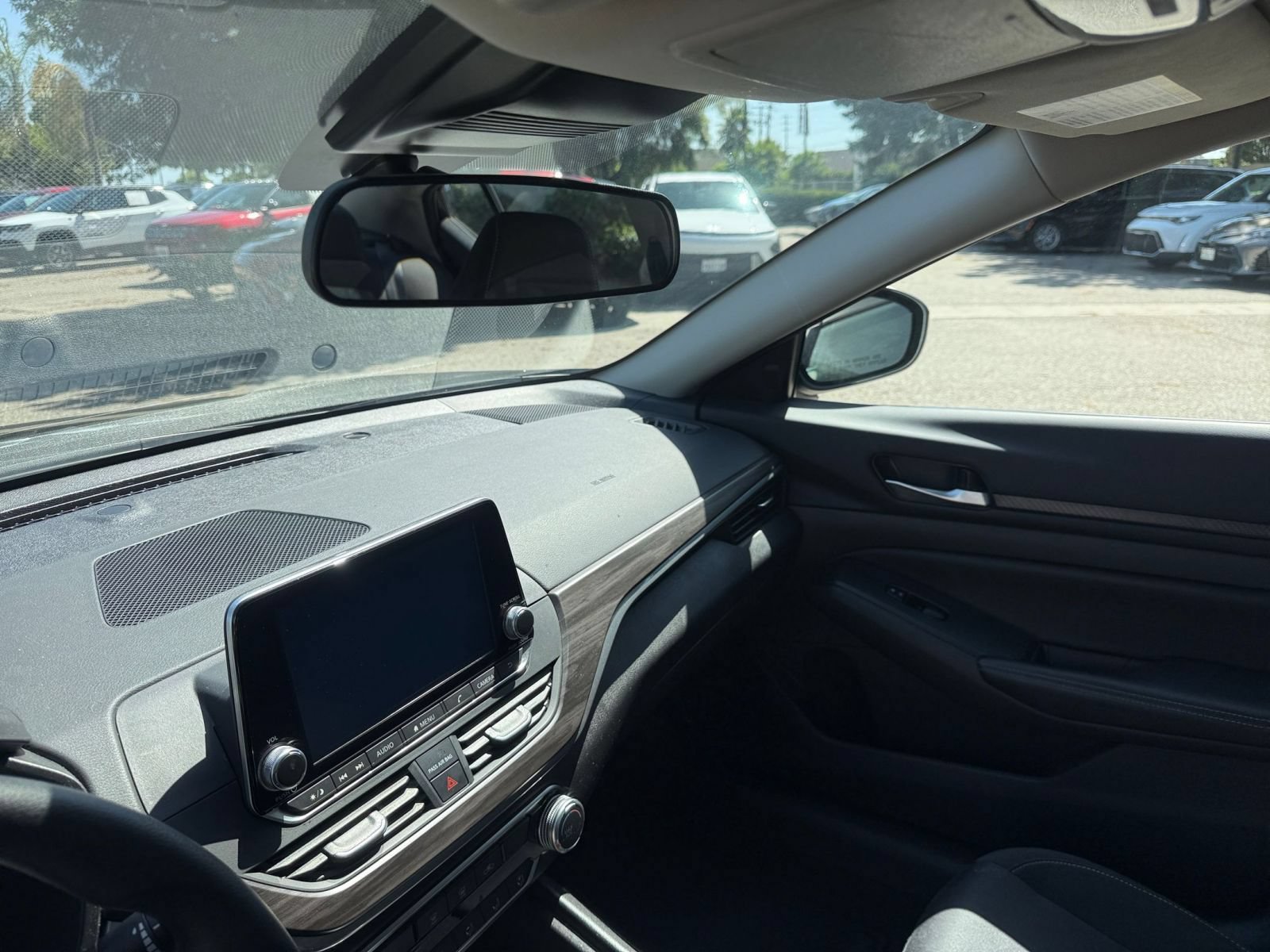 Used 2025 Nissan Altima 2.5 SV FWD image 32