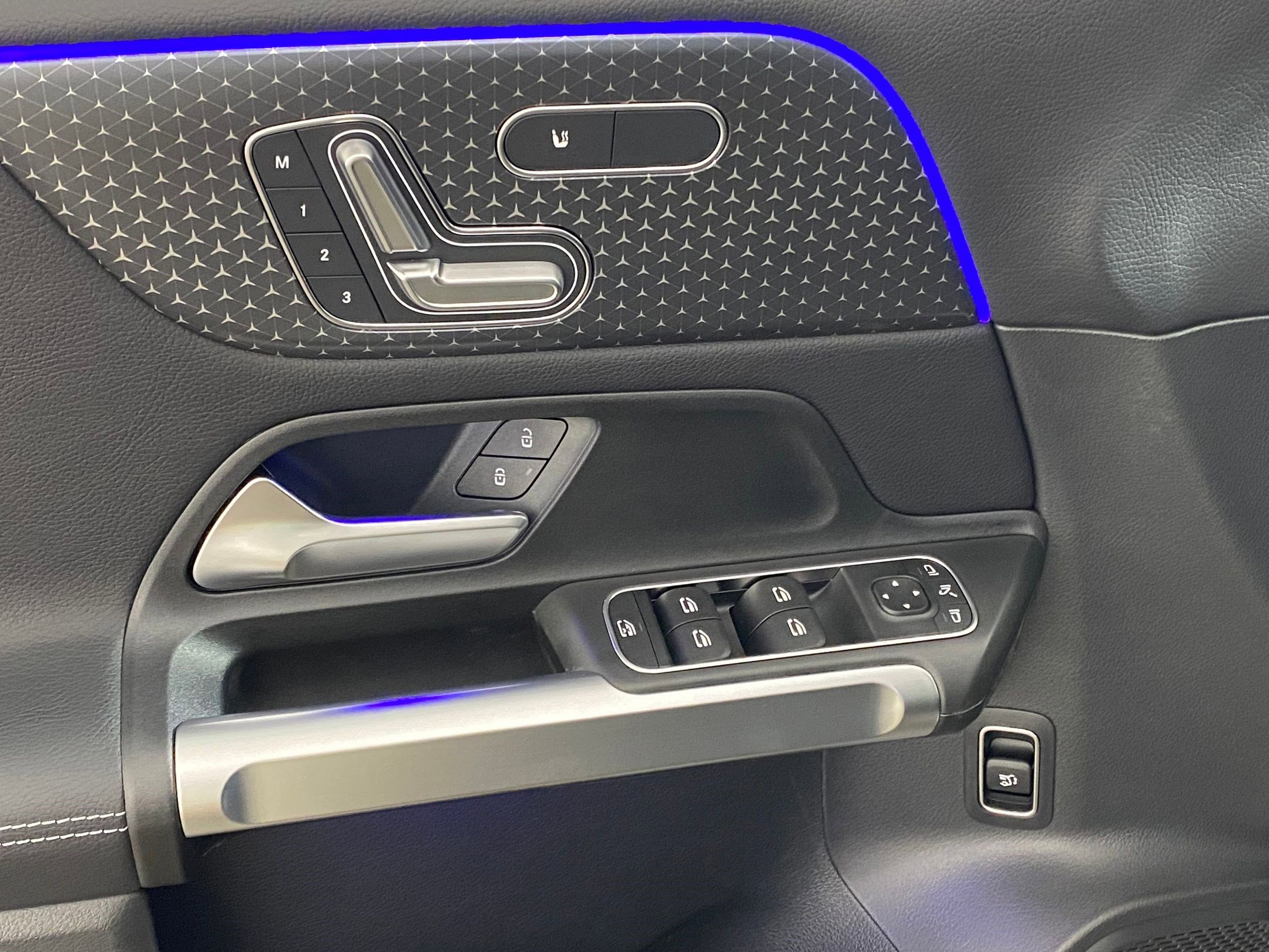 New 2025 Mercedes-Benz GLB 250 4MATIC image 22