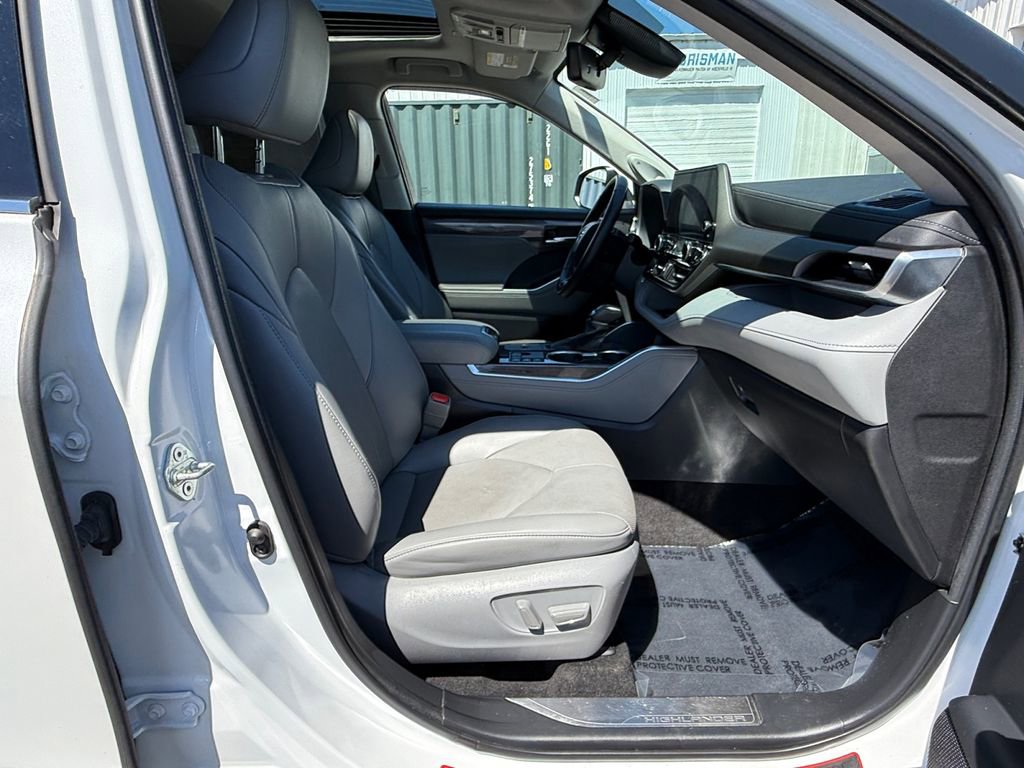 Used 2023 Toyota Highlander Limited image 28