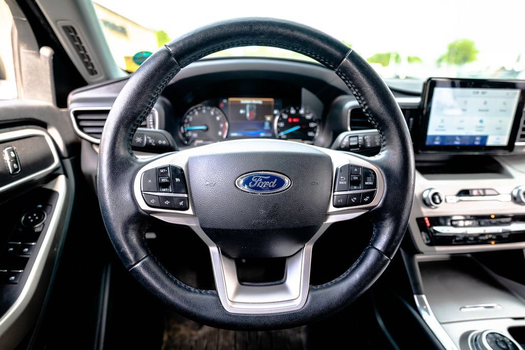 Used 2022 Ford Explorer XLT w/ Equipment Group 202A AWD/4WD image 19