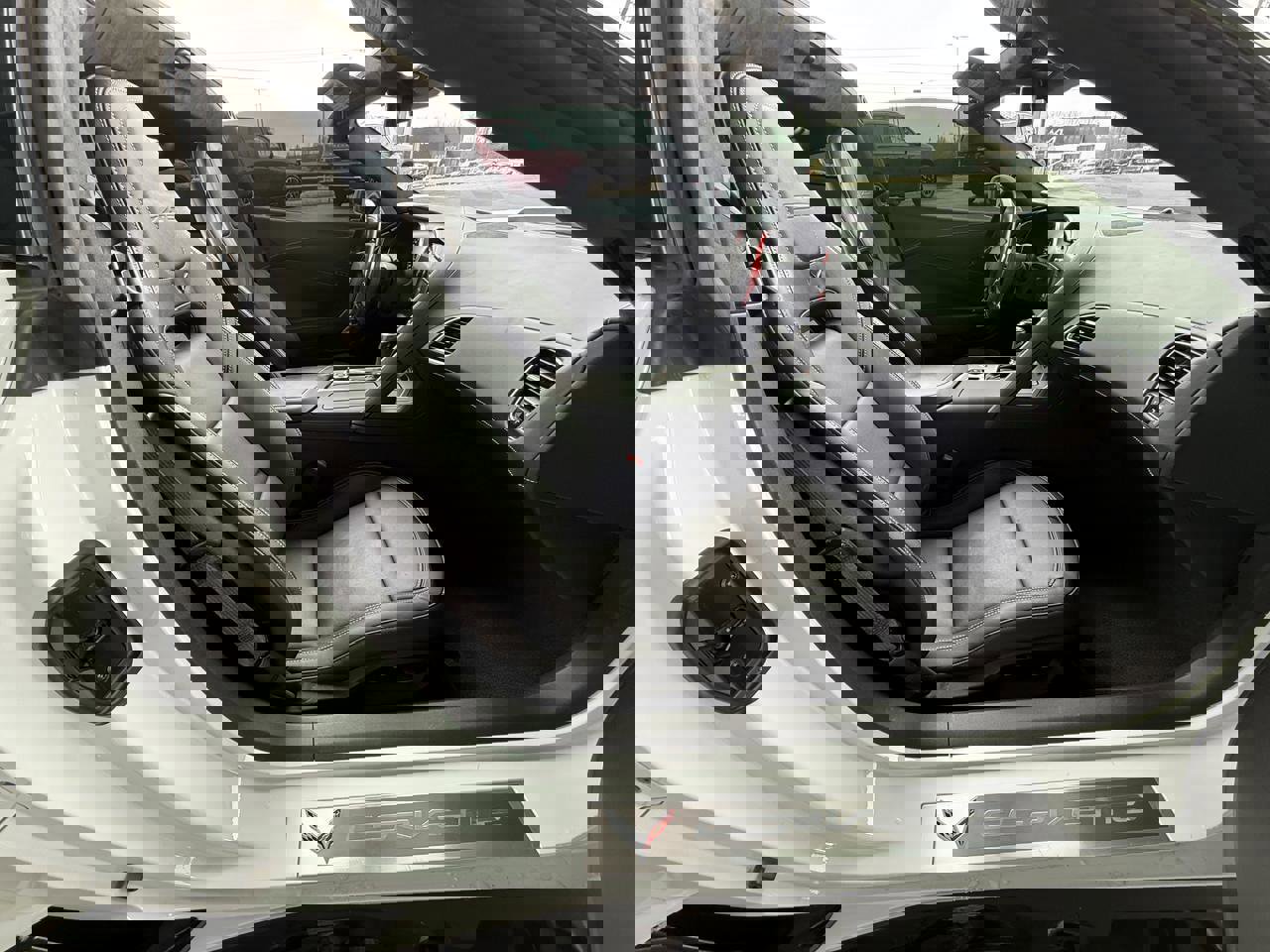 Used 2015 Chevrolet Corvette Z06 w/ 3LZ Preferred Equipment Group image 29