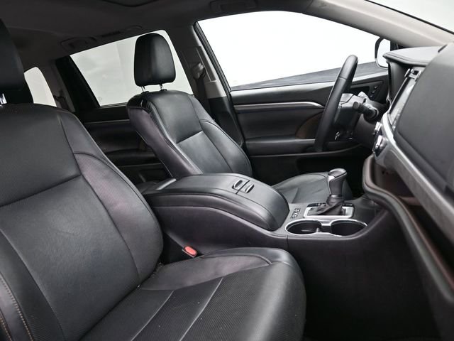 Used 2017 Toyota Highlander Limited AWD/4WD image 35