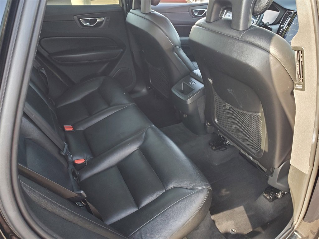 Used 2019 Volvo XC60 T5 Momentum w/ Multimedia Package image 15