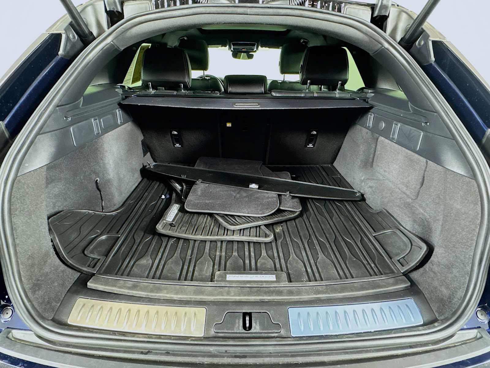 Used 2023 Land Rover Range Rover Velar R-Dynamic S image 26