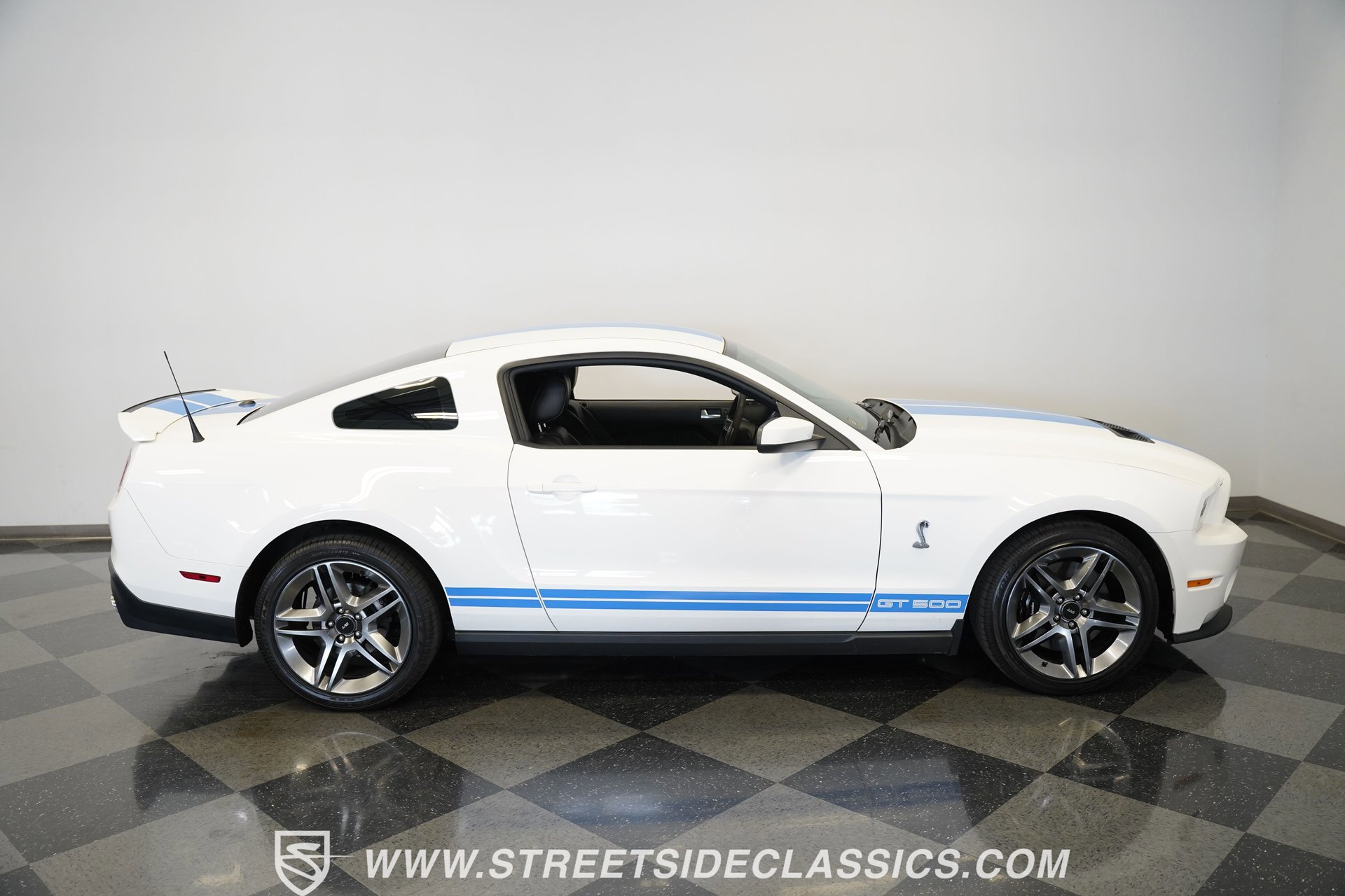 Used 2010 Ford Mustang Shelby GT500 image 18