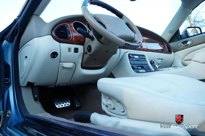 Used 2003 Jaguar XK8 Convertible image 22