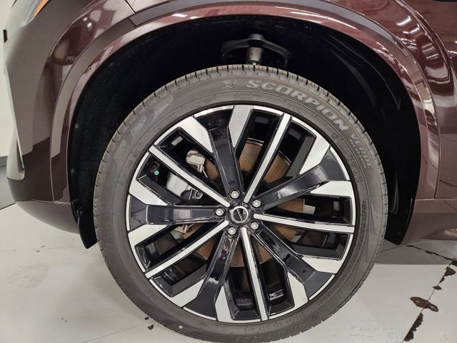 New 2025 Volvo XC90 T8 Core image 8