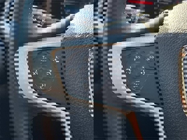 Used 2023 GMC Acadia SLT image 29