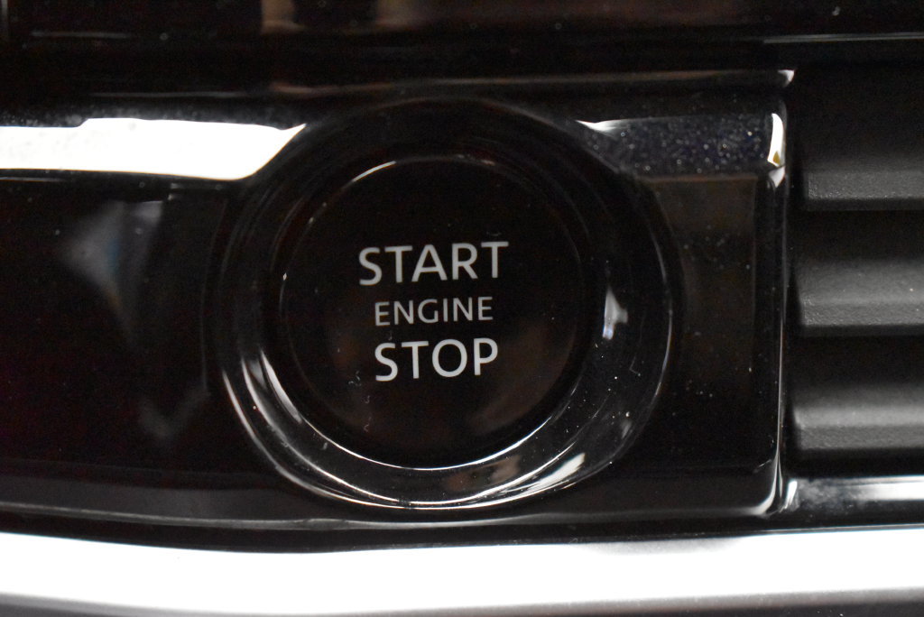 Used 2025 Nissan Pathfinder SV AWD/4WD image 17