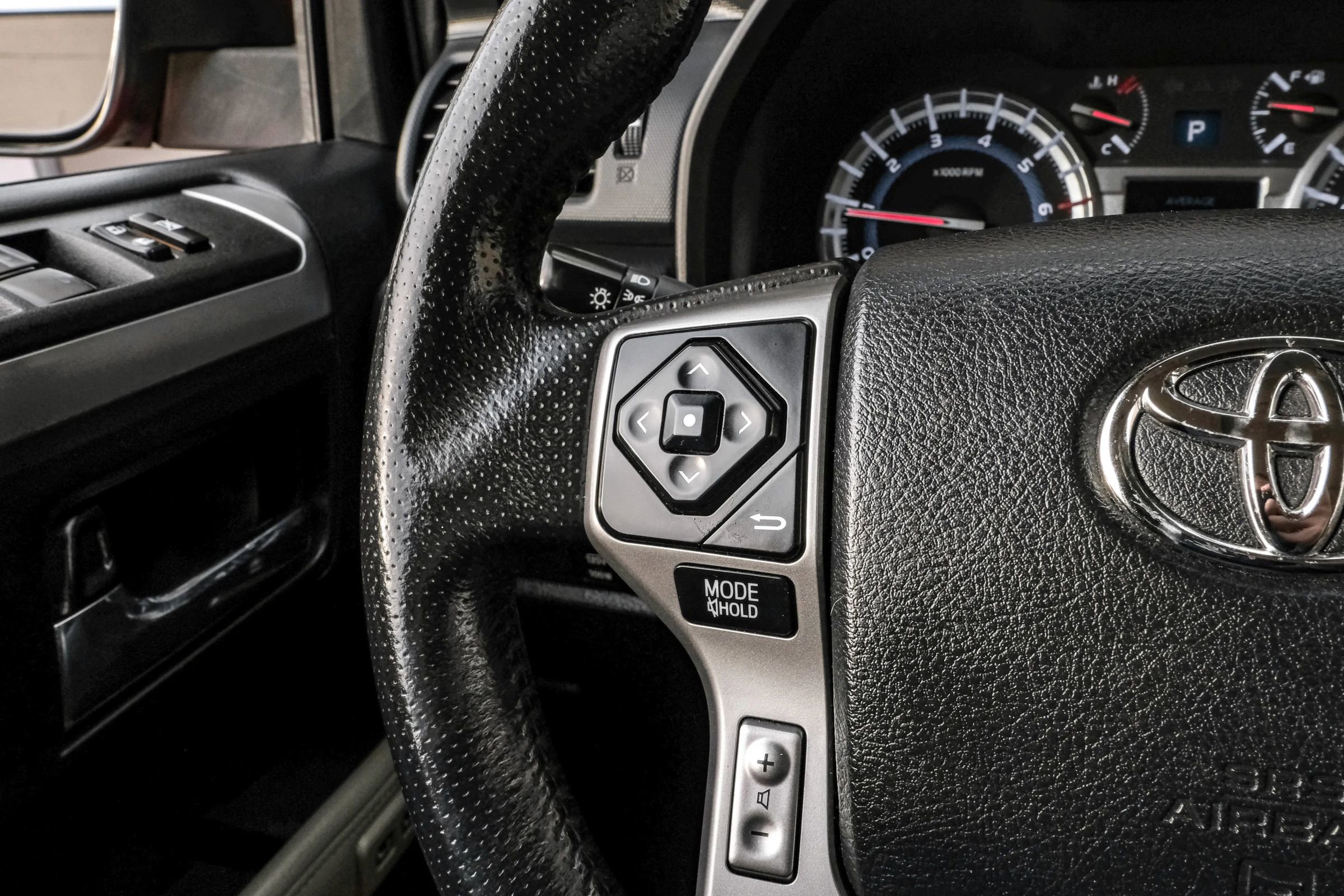 Used 2014 Toyota 4Runner Limited image 16