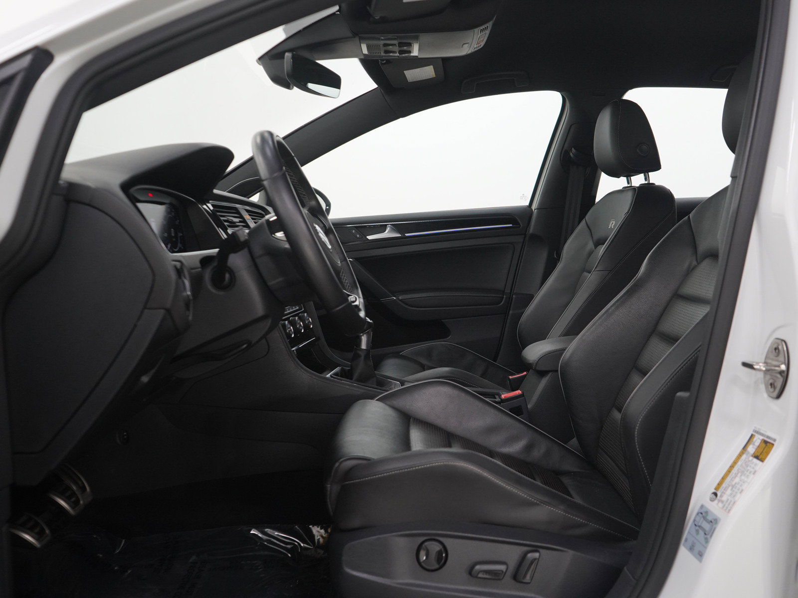 Used 2018 Volkswagen Golf R 4-Door AWD/4WD image 20