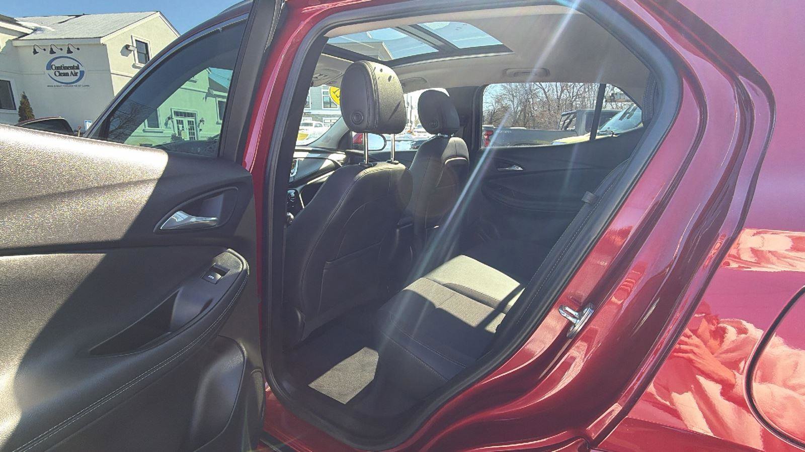 Certified 2021 Buick Encore GX Select w/ Advanced Technology Package image 31