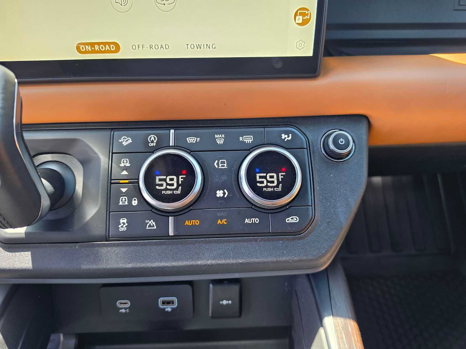 Used 2024 Land Rover Defender 130 X AWD/4WD image 32