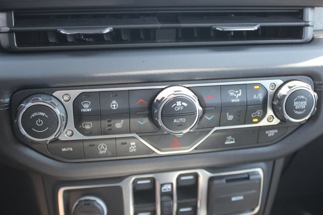 Used 2025 Jeep Wrangler Unlimited Sahara AWD/4WD image 9