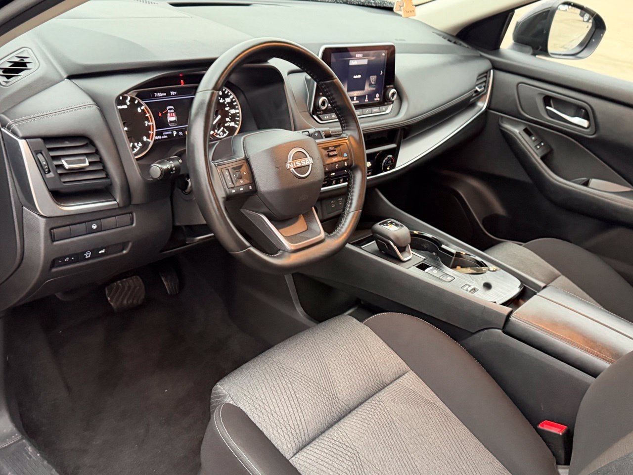 Certified 2025 Nissan Rogue SV FWD image 13