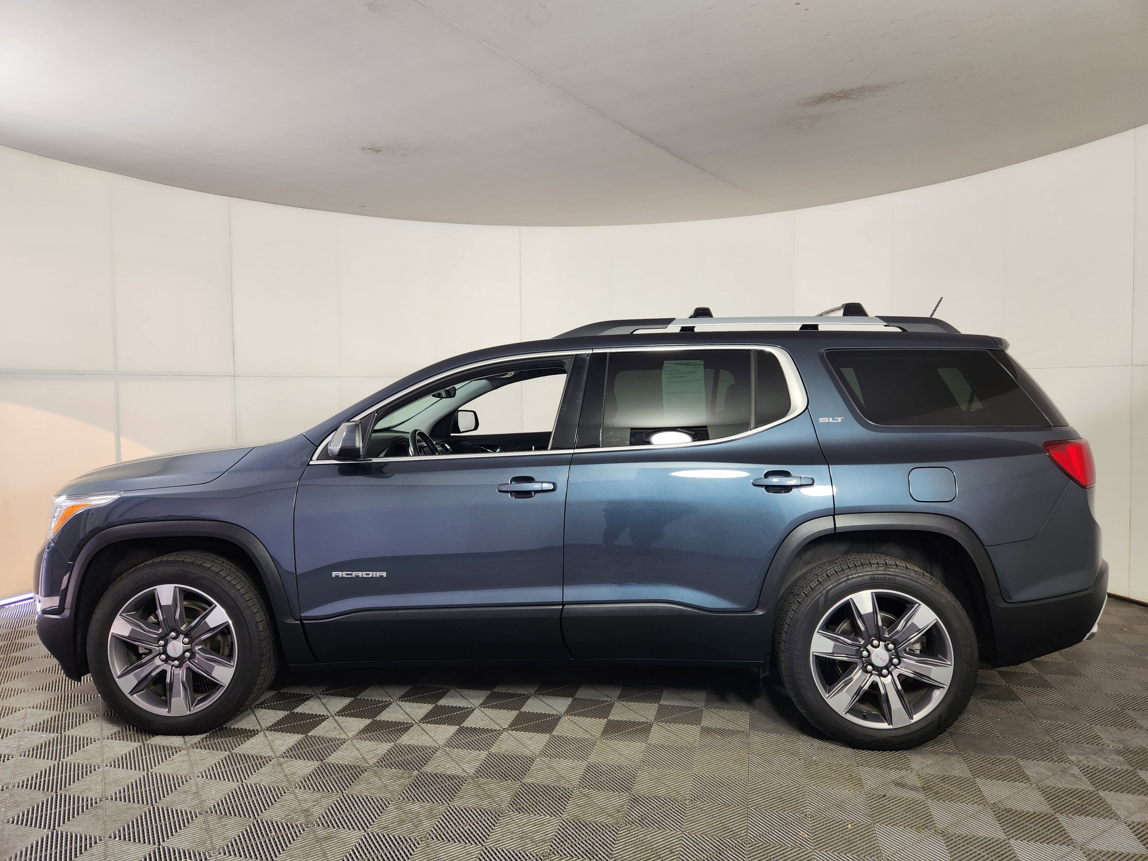 Used 2019 GMC Acadia SLT w/ LPO, Floor Liner Package image 4