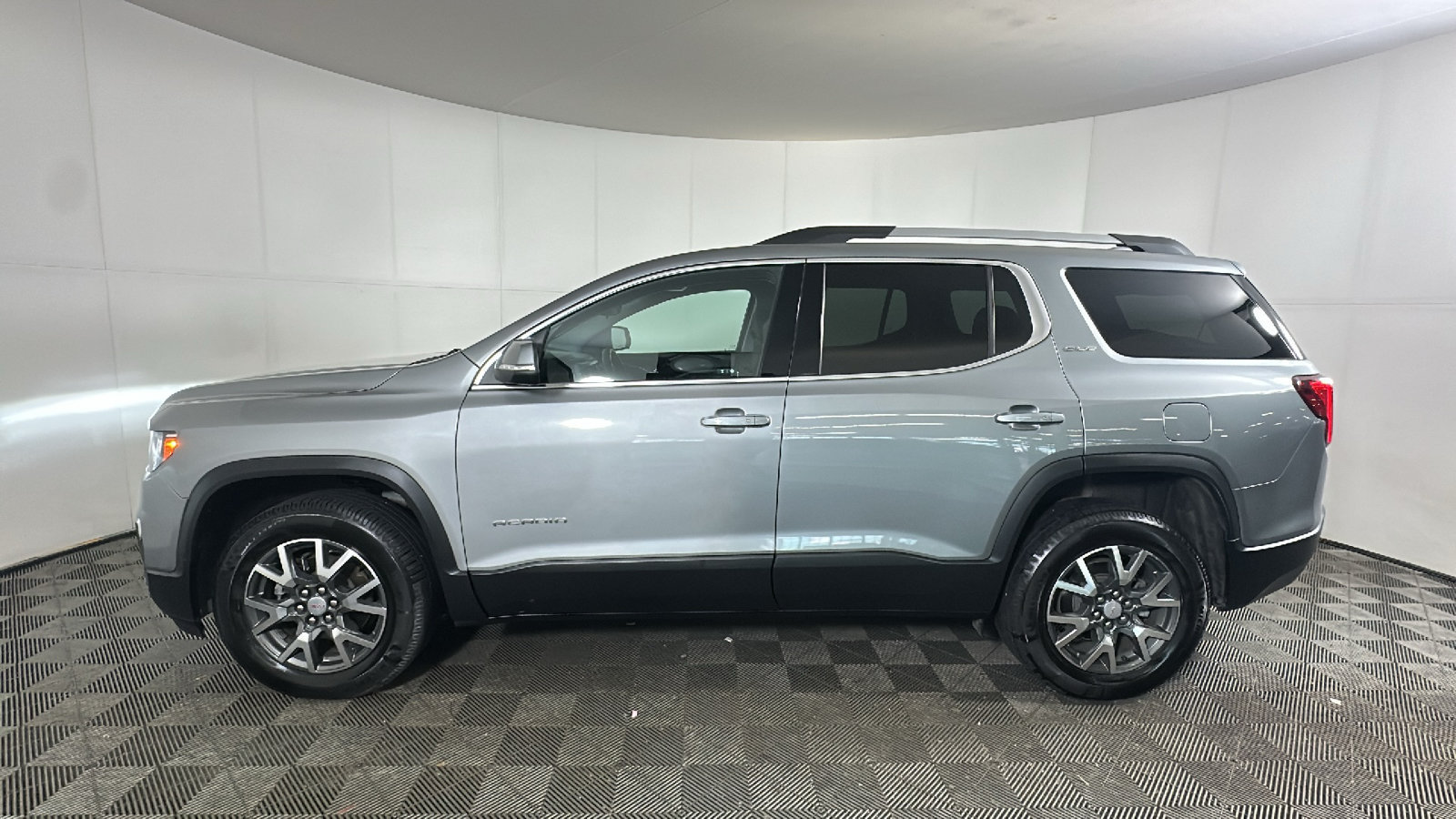 Used 2023 GMC Acadia SLE w/ Driver Convenience Package AWD/4WD image 7