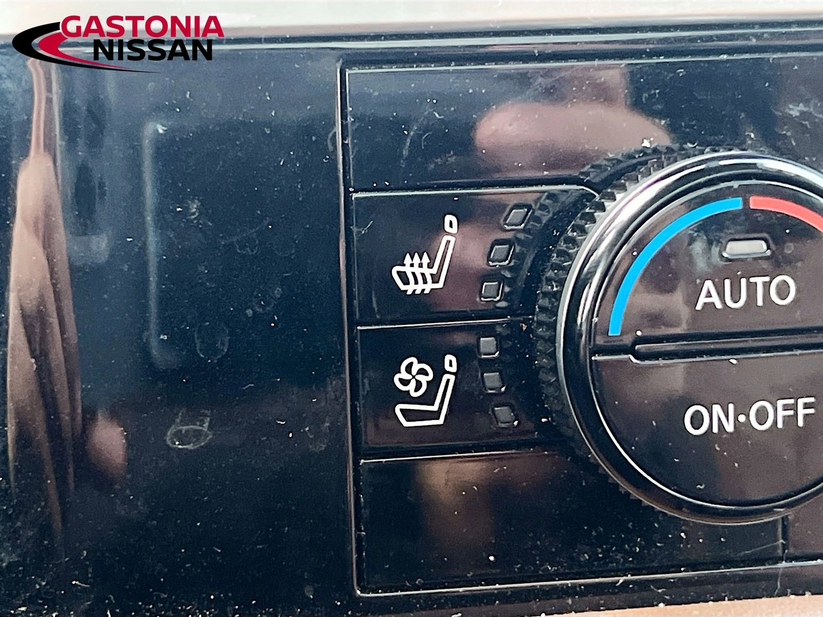 Used 2024 Nissan Pathfinder Platinum w/ Cargo Package image 27