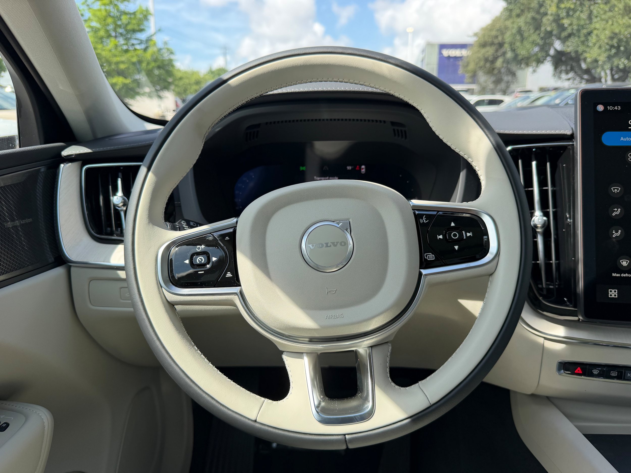 New 2026 Volvo XC60 T8 Ultra w/ Protection Package Premier AWD/4WD image 13