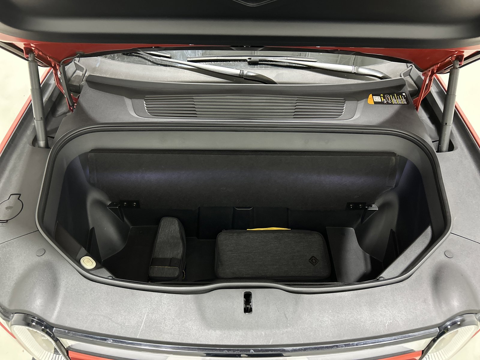 Used 2023 Rivian R1S Launch Edition image 14