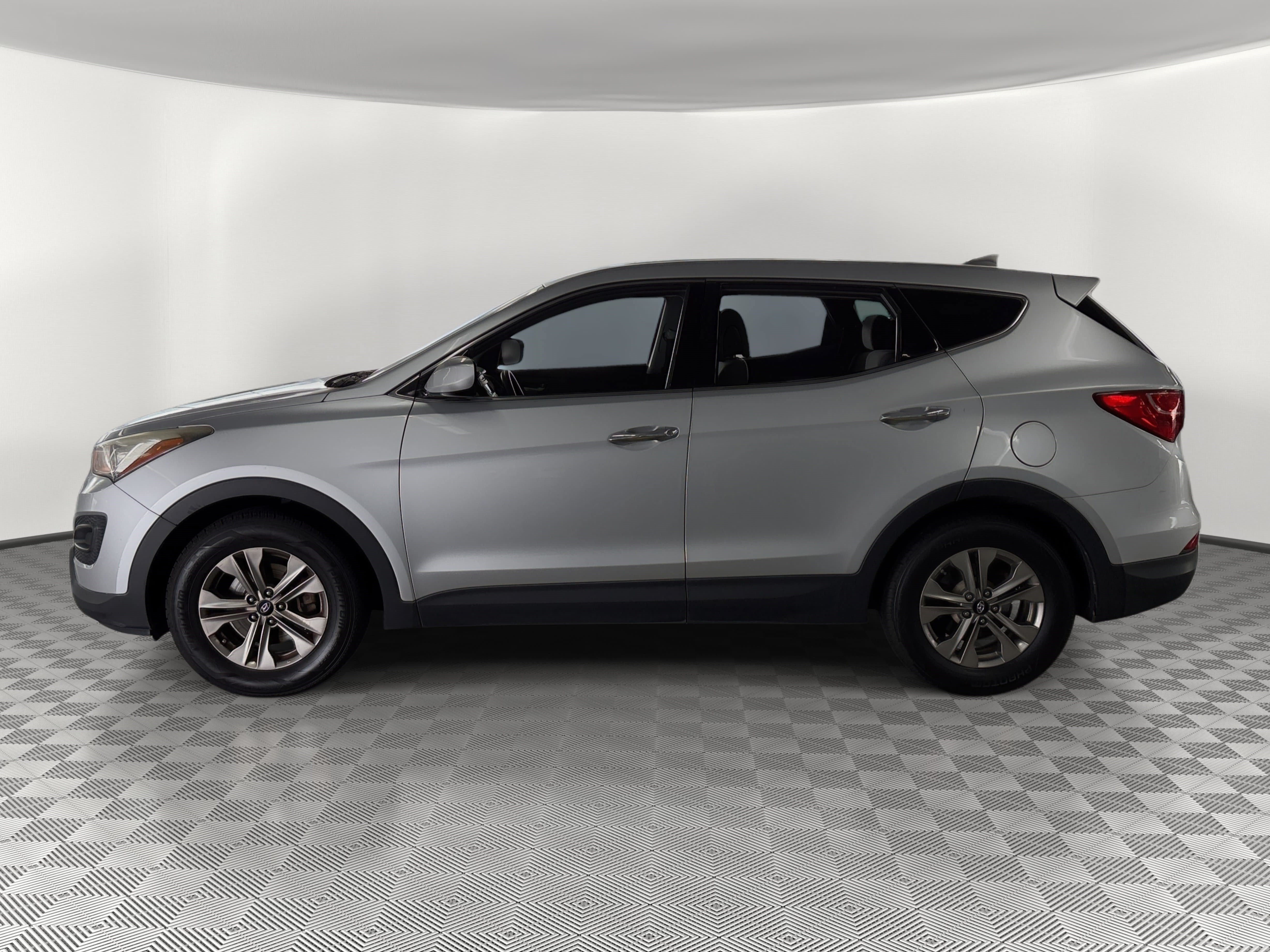 Used 2016 Hyundai Santa Fe Sport FWD image 2