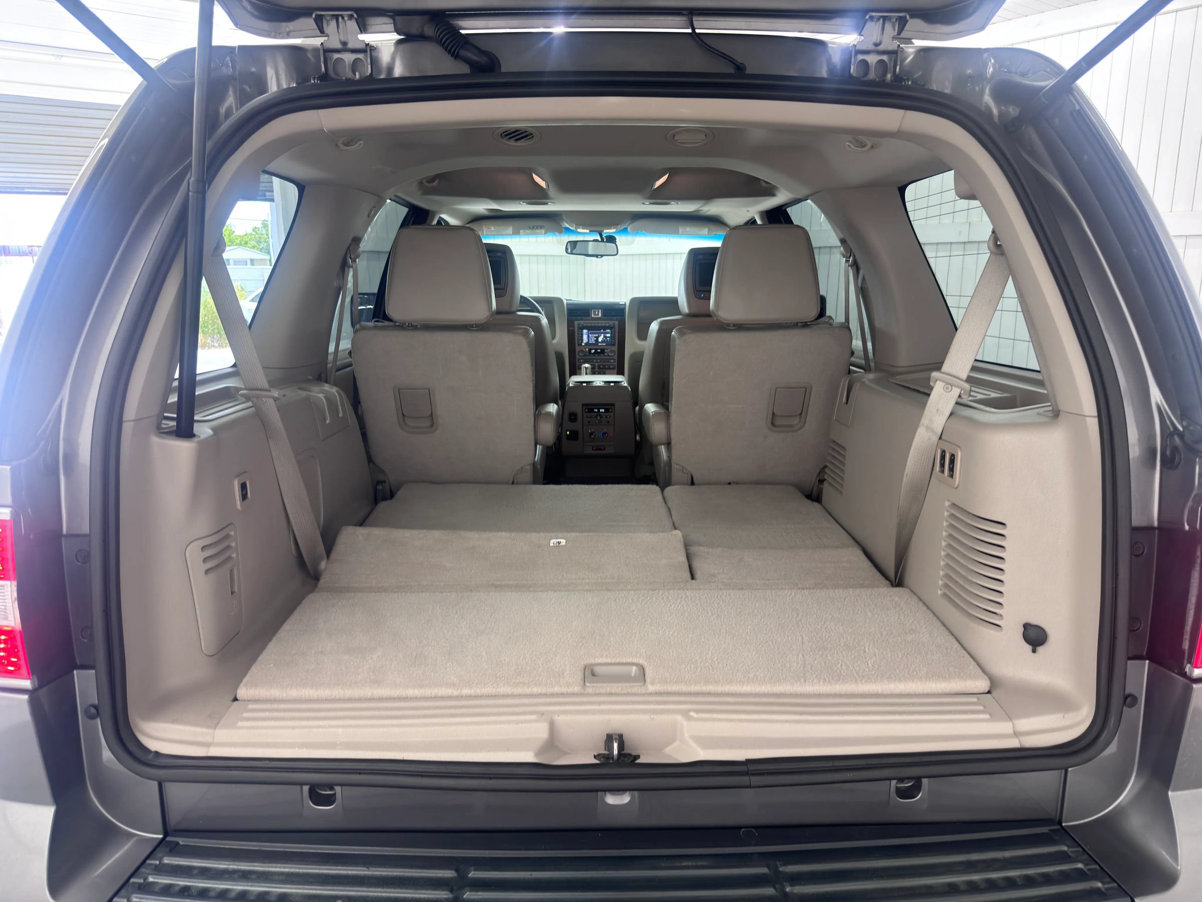 Used 2014 Lincoln Navigator 4WD image 14