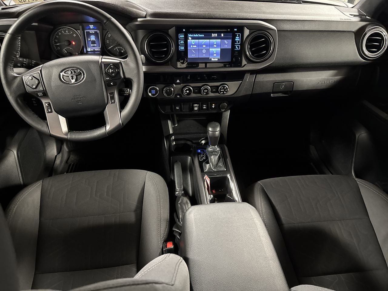 Used 2018 Toyota Tacoma TRD Off-Road AWD/4WD image 4