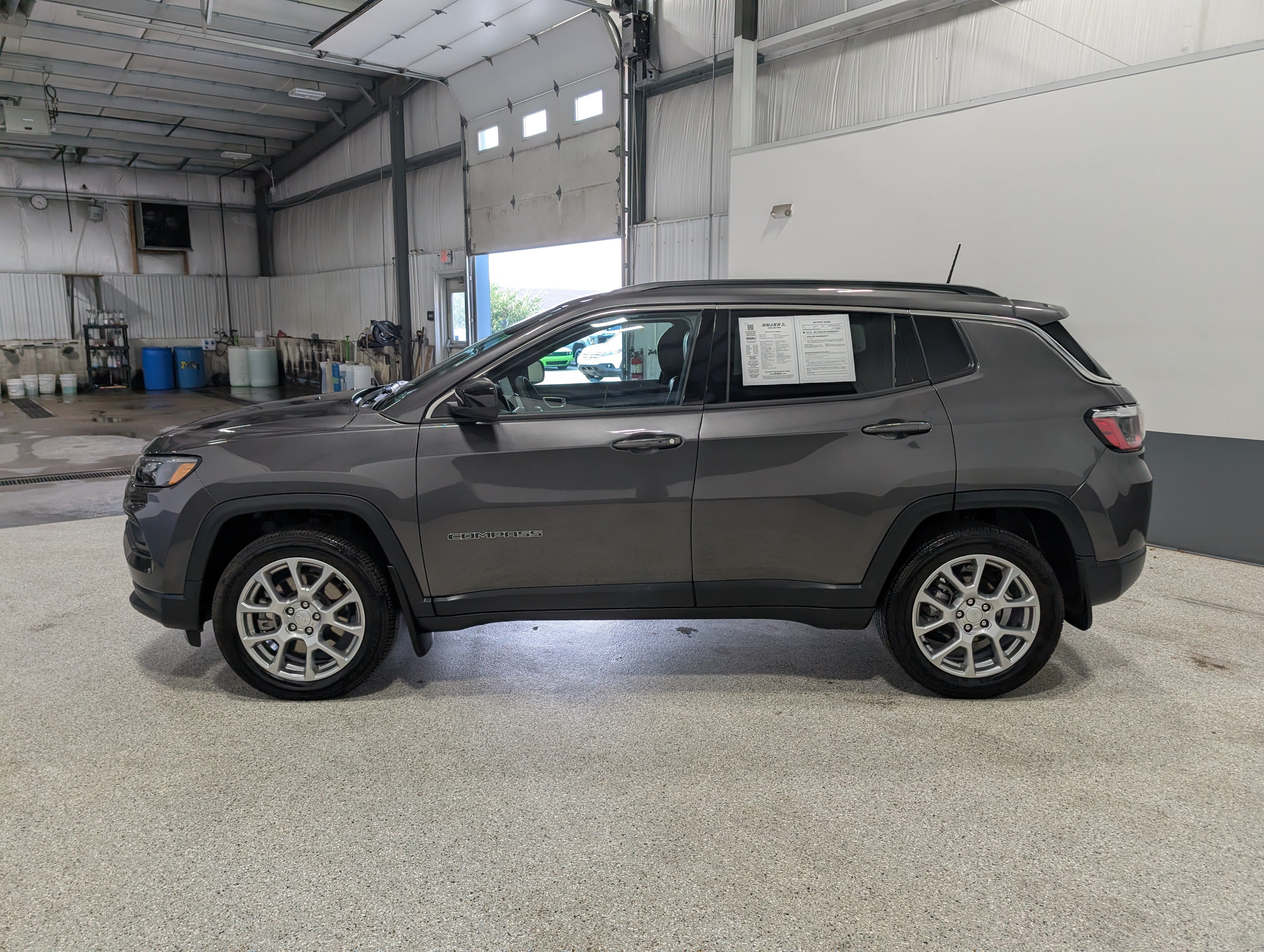 Used 2024 Jeep Compass Latitude AWD/4WD image 6
