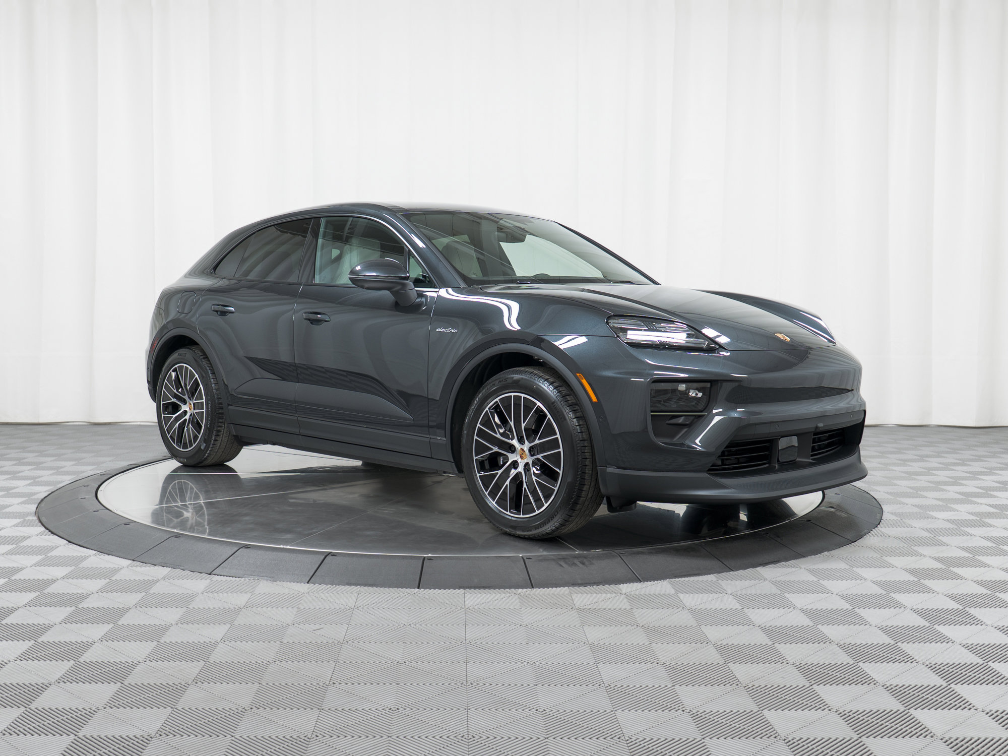 New 2026 Porsche Macan 4 Electric AWD/4WD image 9