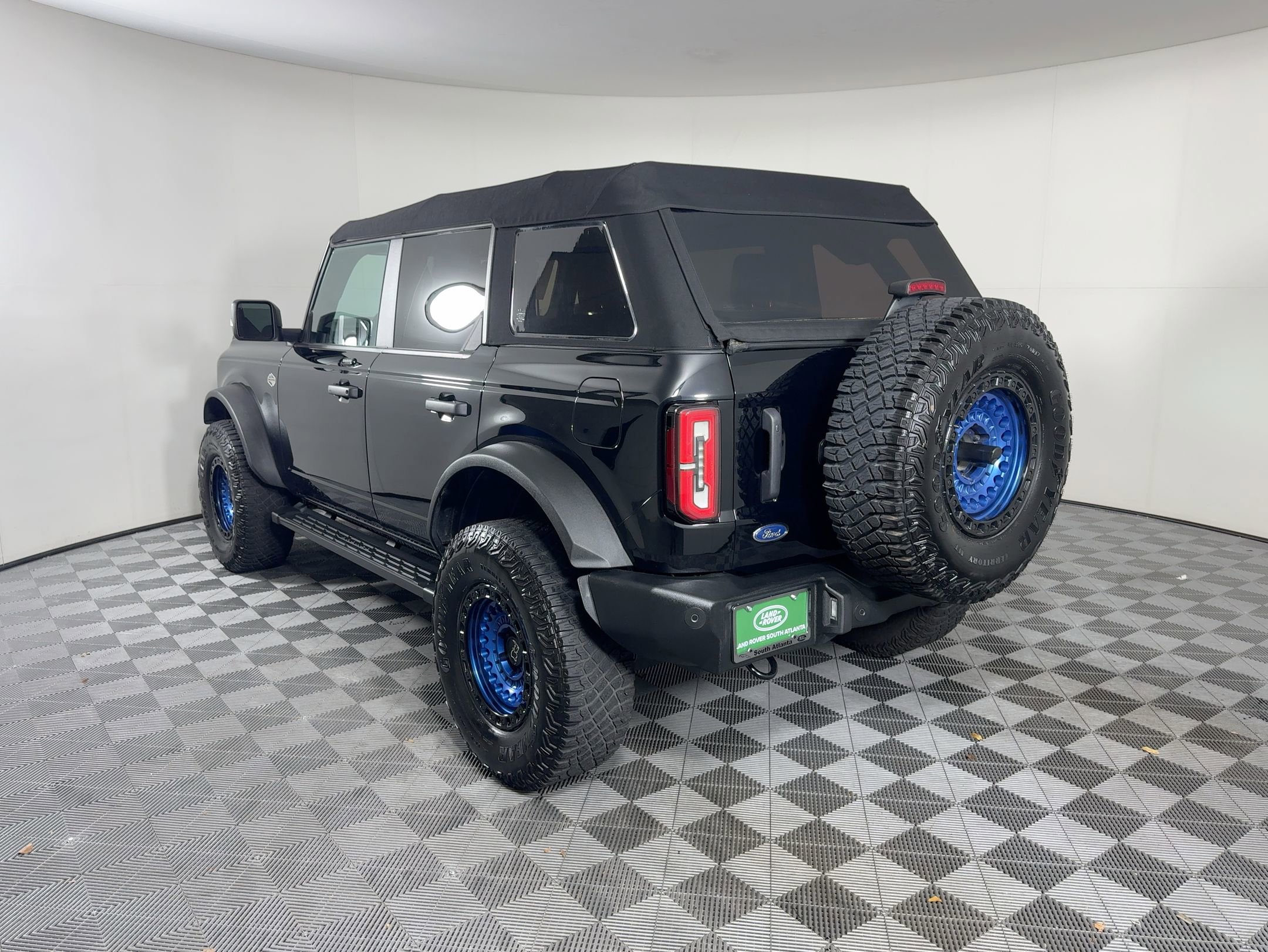 Used 2022 Ford Bronco Wildtrak image 3