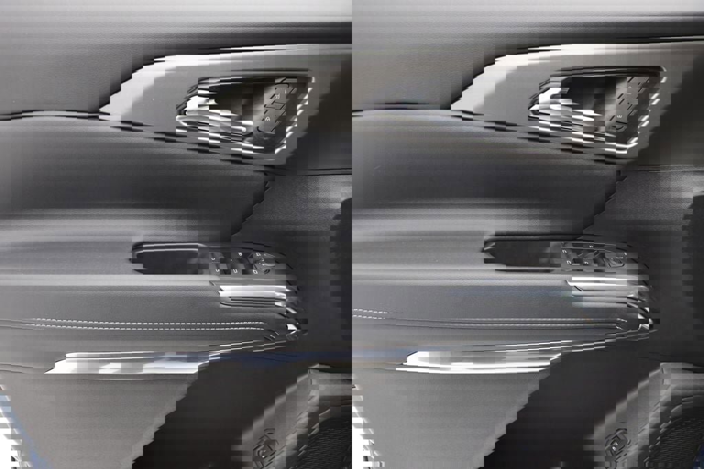 Used 2024 Chevrolet Traverse LT w/ Midnight/Sport Edition image 15