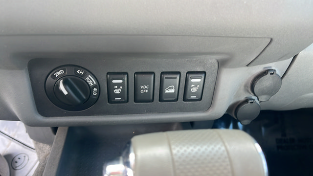 Used 2005 Nissan Frontier LE w/ (X01) Leather Pkg AWD/4WD image 16