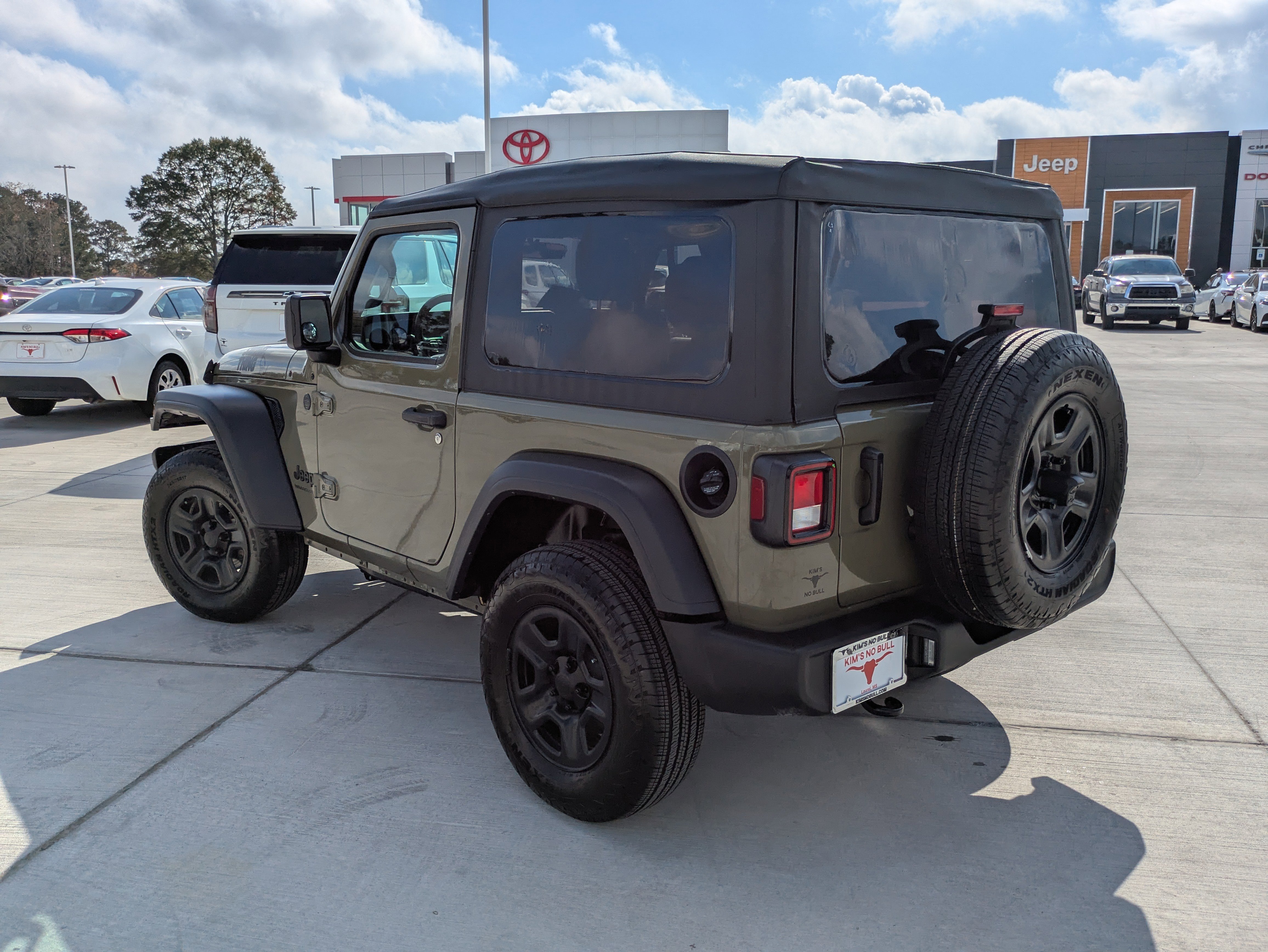 Used 2025 Jeep Wrangler Sport AWD/4WD image 5