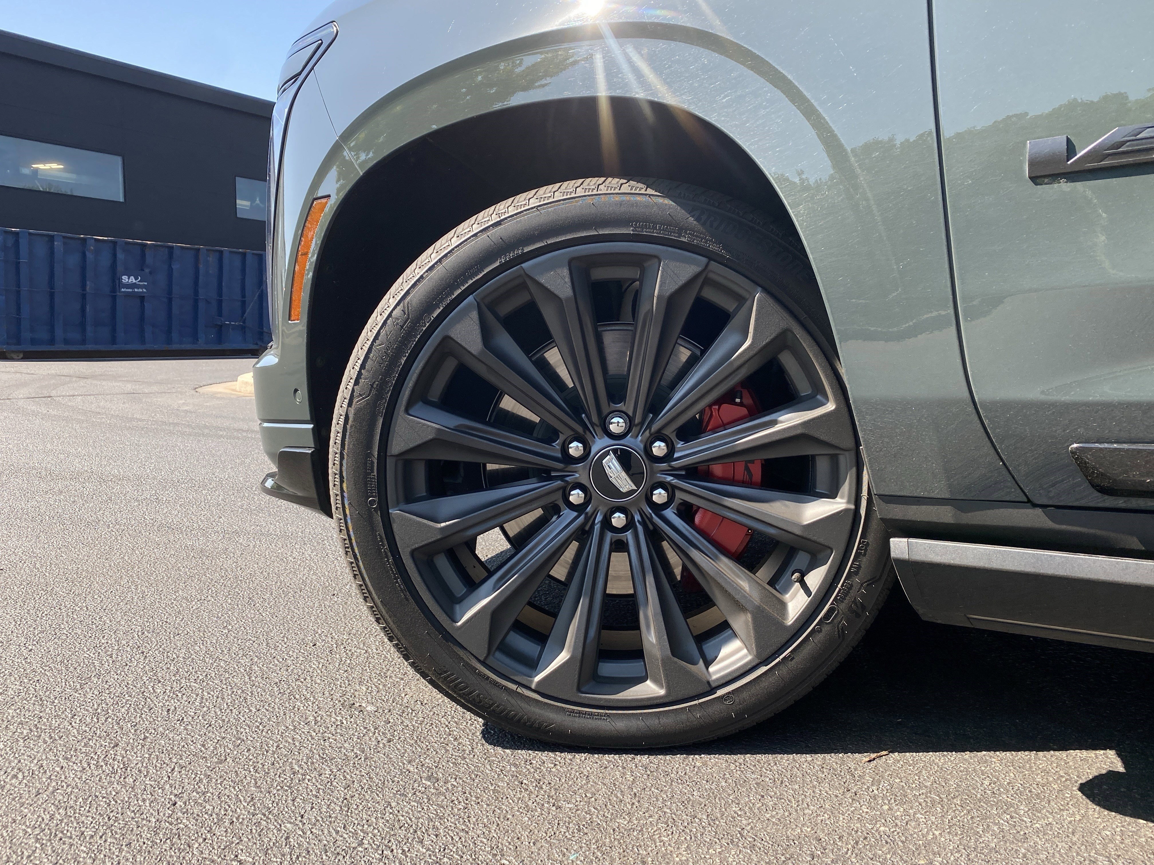 Used 2025 Cadillac Escalade ESV V AWD/4WD image 17