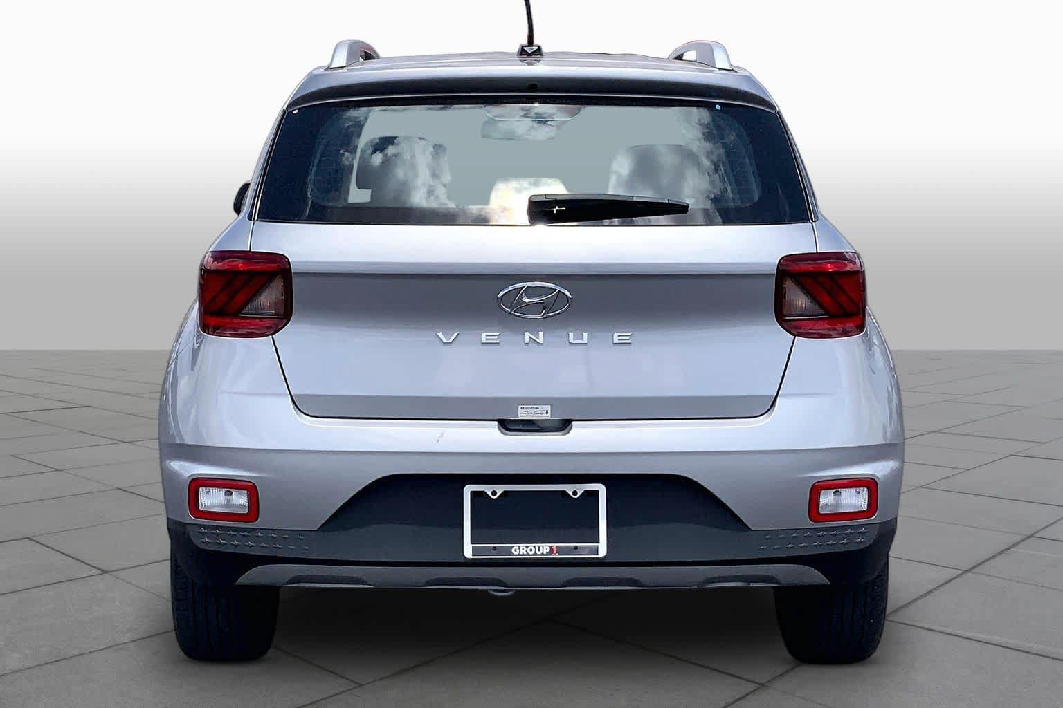 Used 2025 Hyundai Venue SEL FWD image 5