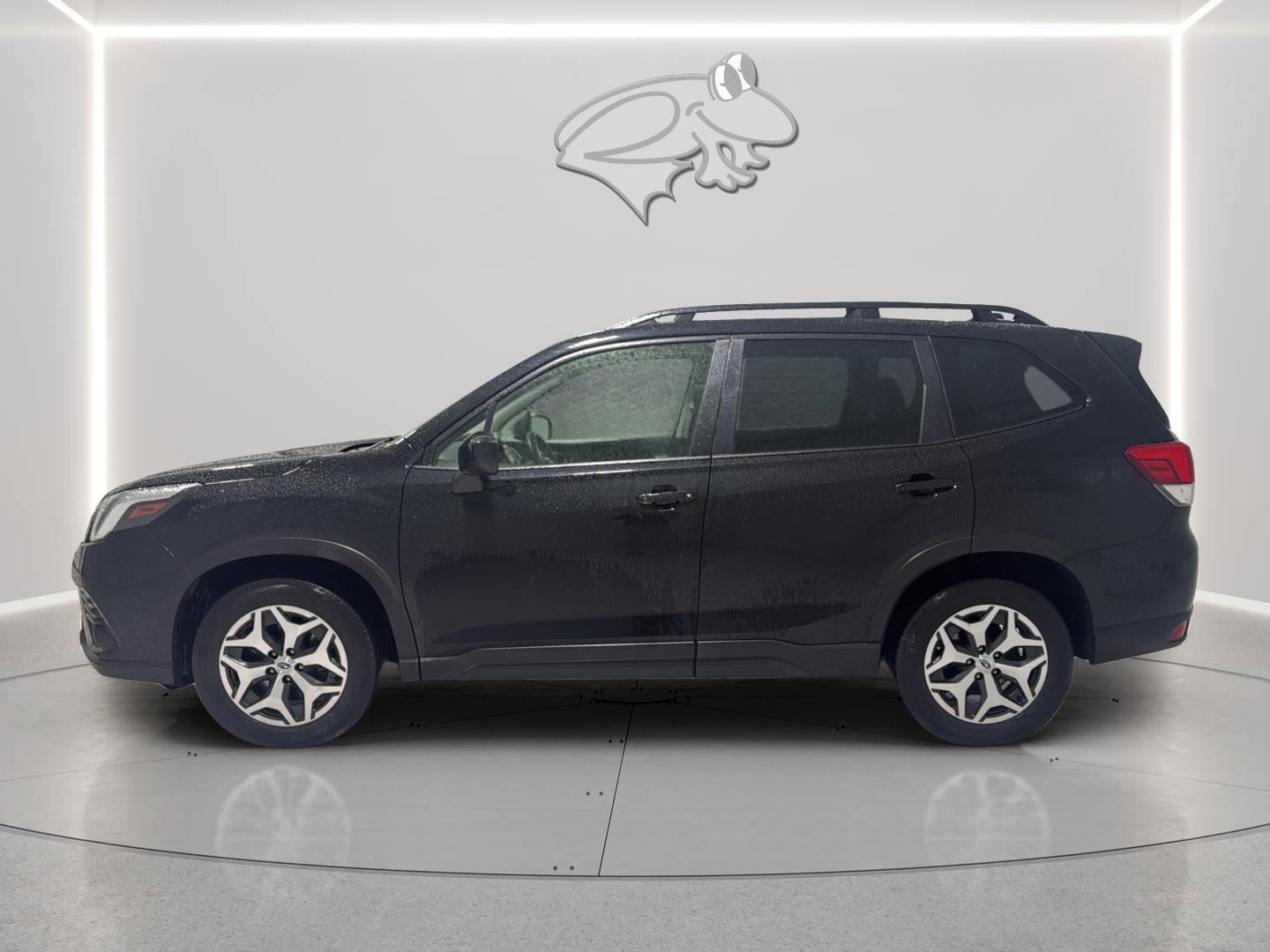 Used 2023 Subaru Forester Premium image 3