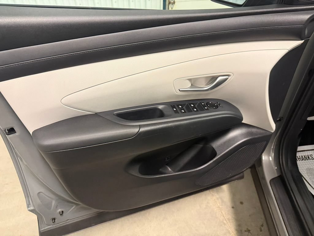Certified 2025 Hyundai Tucson SE AWD/4WD image 26