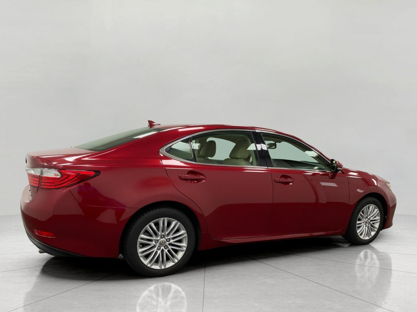 Used 2014 Lexus ES 350 w/ Luxury Package FWD image 3