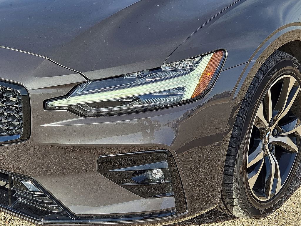 Certified 2024 Volvo S60 B5 Core image 11