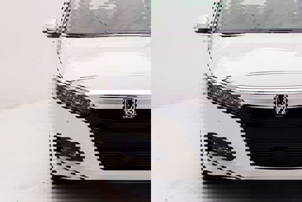 Used 2018 Honda Accord Touring image 4