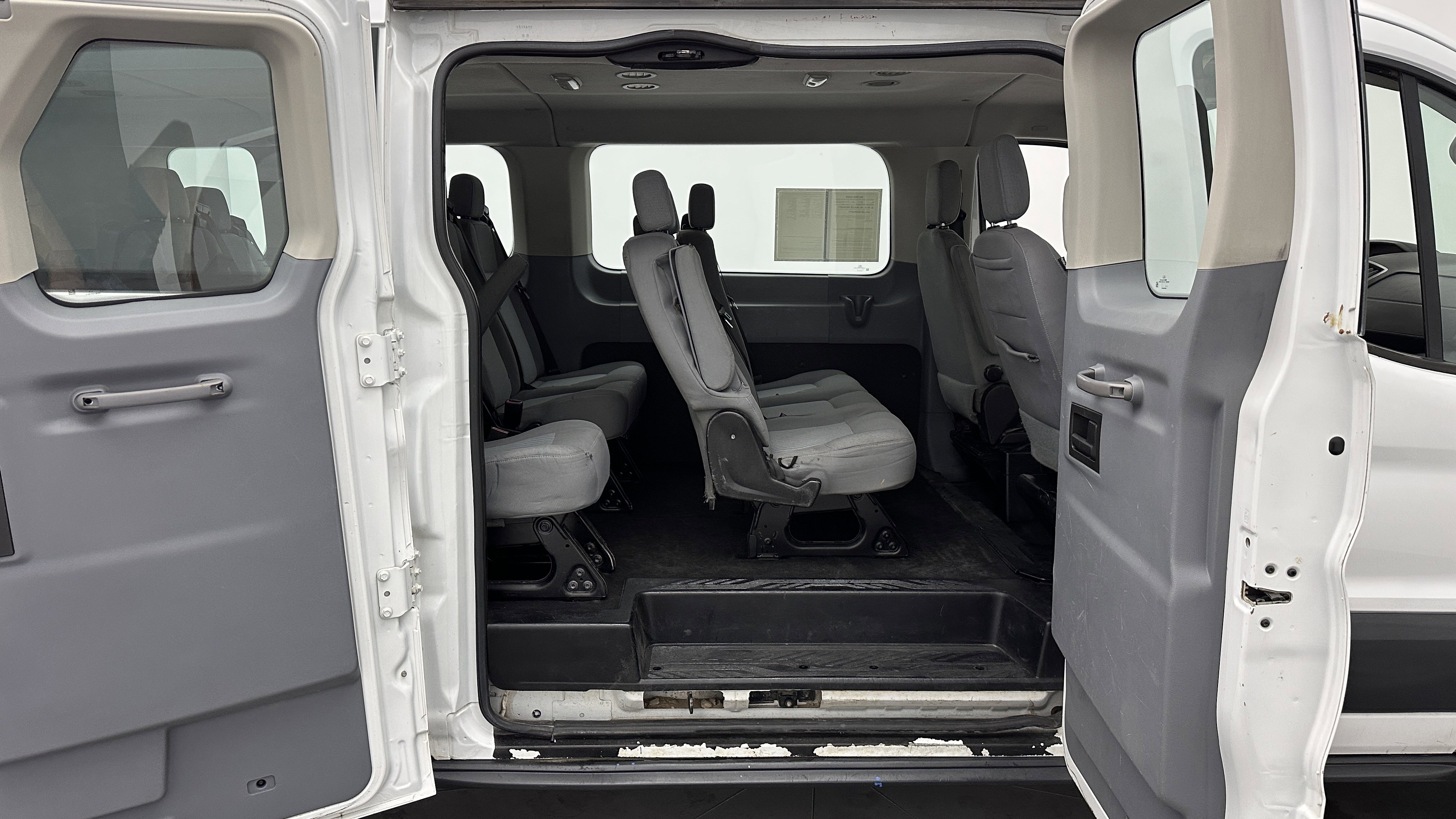 Used 2018 Ford Transit 350 XLT RWD image 27