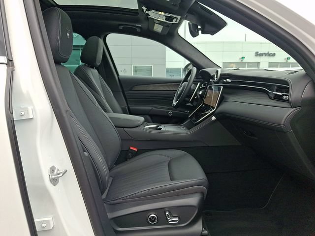 Certified 2025 Maserati Grecale GT AWD/4WD image 29
