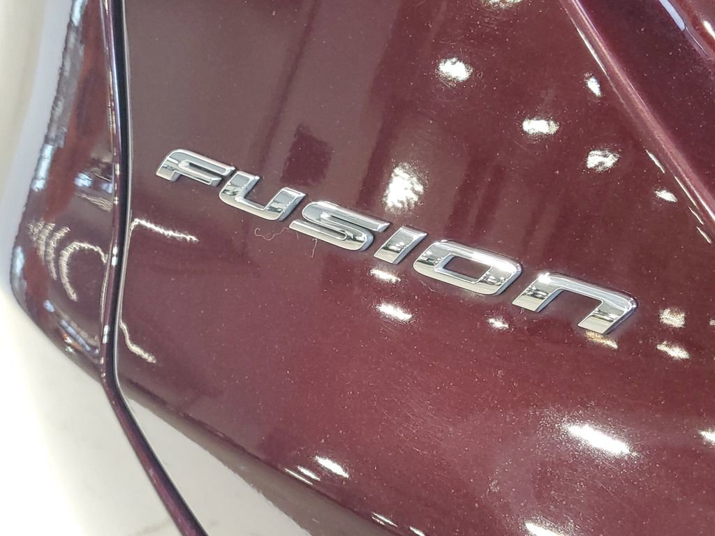 Used 2018 Ford Fusion SE w/ Fusion SE Technology Package FWD image 6