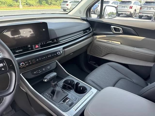 New 2027 Kia Carnival FWD image 11