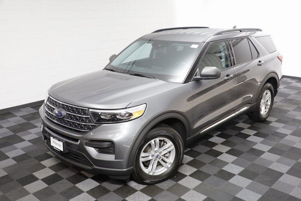 Used 2024 Ford Explorer XLT image 2