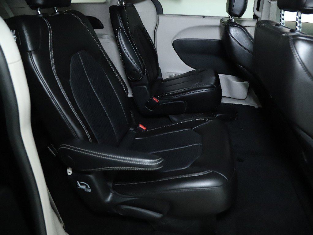 Used 2024 Chrysler Pacifica Touring-L image 31
