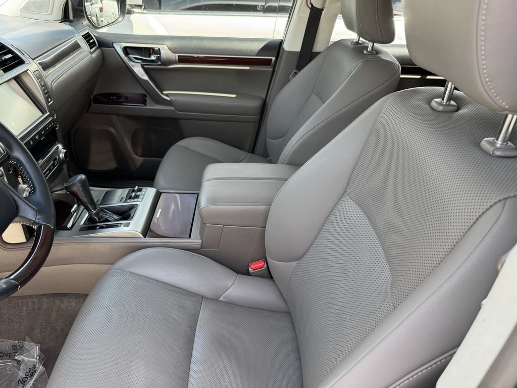 Used 2019 Lexus GX 460 AWD/4WD image 14